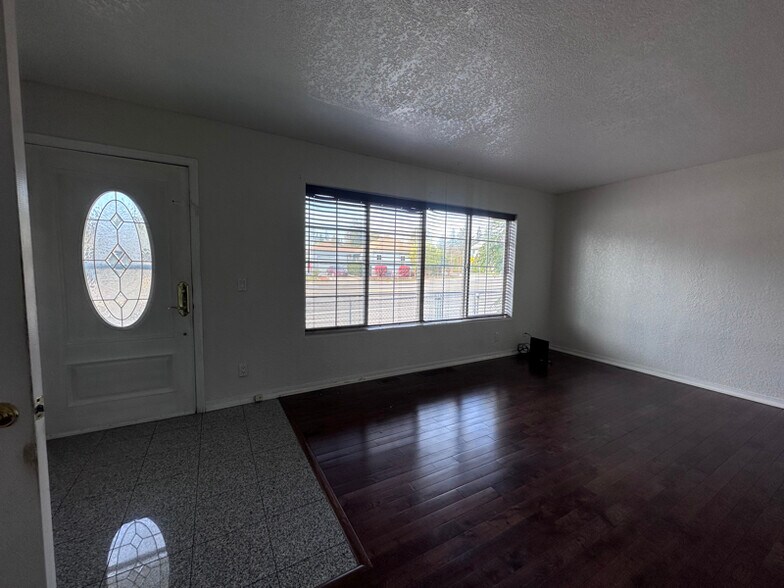 Building Photo - 3100 SE 122nd Ave