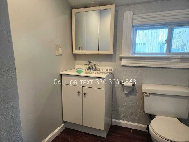 Building Photo - 406 1st St SE