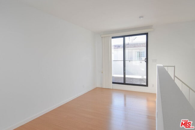 Building Photo - 1727-1727 Glendon Ave