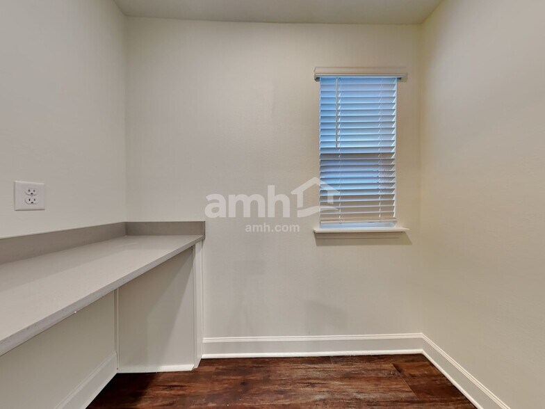 Building Photo - 10717 Coleman Rd