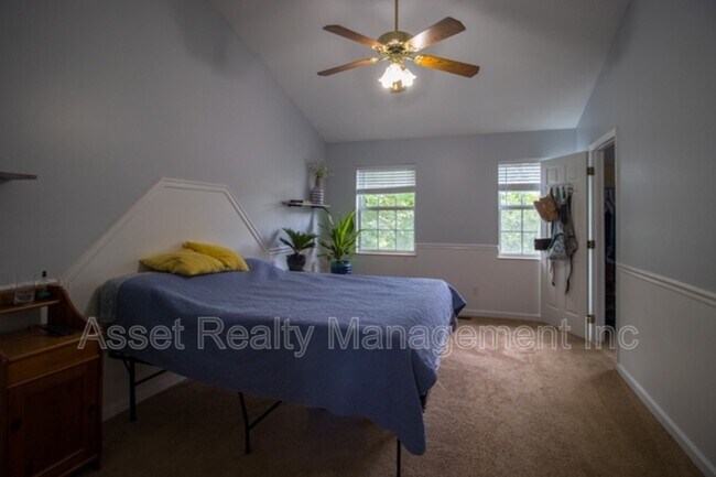 Building Photo - 9009 Tall Timber Dr