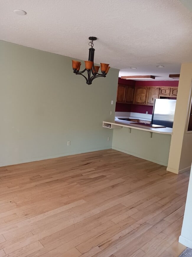 Building Photo - 708 Highland Dr