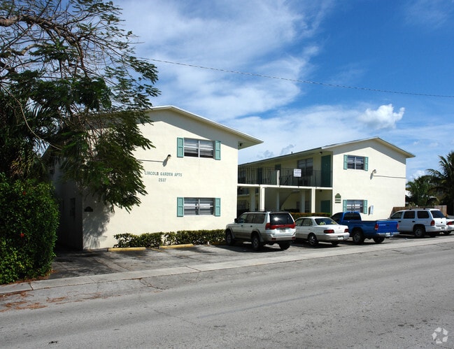 Exterior - 2537 Lincoln St