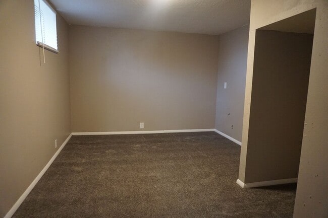 Building Photo - 4 Bedroom Remodeled West Side Salt Lake Home