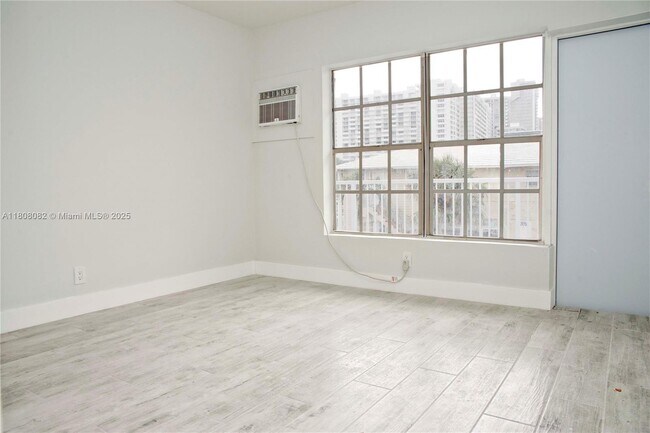 Building Photo - 4105 N Ocean Dr