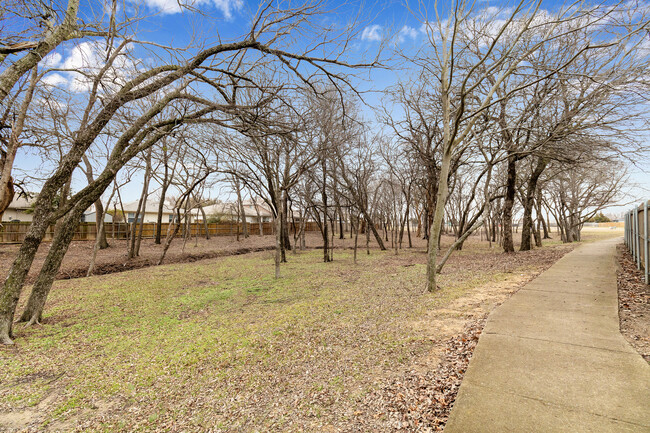 Building Photo - 1218 Post Oak Trail