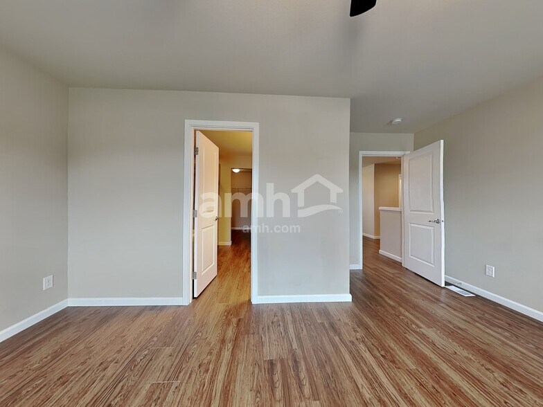 Building Photo - 945 Riggs Dr E