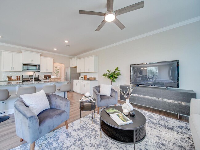Building Photo - 574 Altamonte Dr