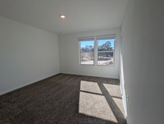 Building Photo - BRAND NEW 3 Bedroom, 2.5 Bath Townhome located on the Westside - CLOSE TO NAS JAX, RESTAURANTS, S...