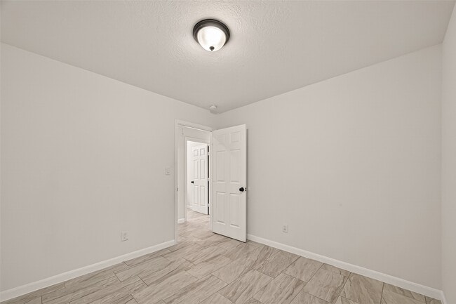 Building Photo - 4302 Hirsch Rd