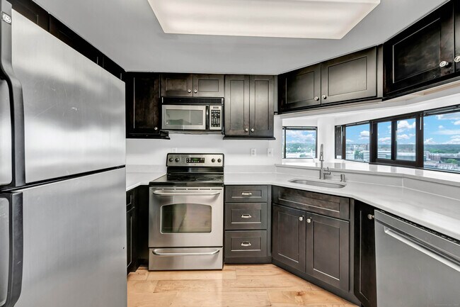 Building Photo - 127 Greyrock Pl