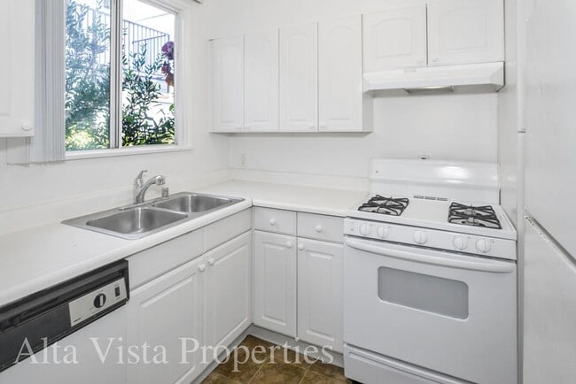 Building Photo - 855 Emerald St