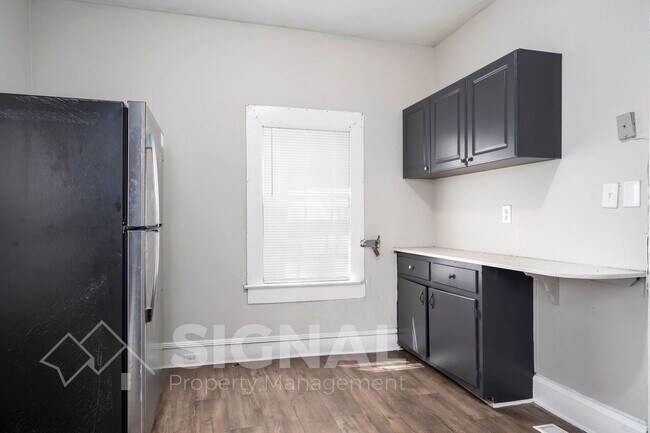 Building Photo - 625 5th Way