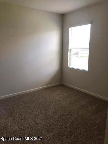 Building Photo - 388 Guinevere Dr SW