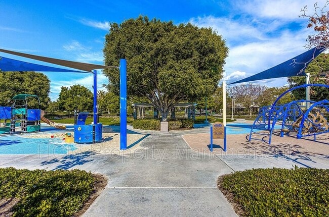 Building Photo - 315 Silk Tree