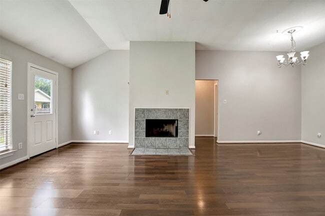 Building Photo - 1930 Greenbriar Colony Dr