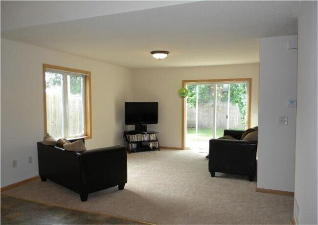 Building Photo - 1040/1044 4th St SE, Forest Lake, MN 55129 (duplex)
