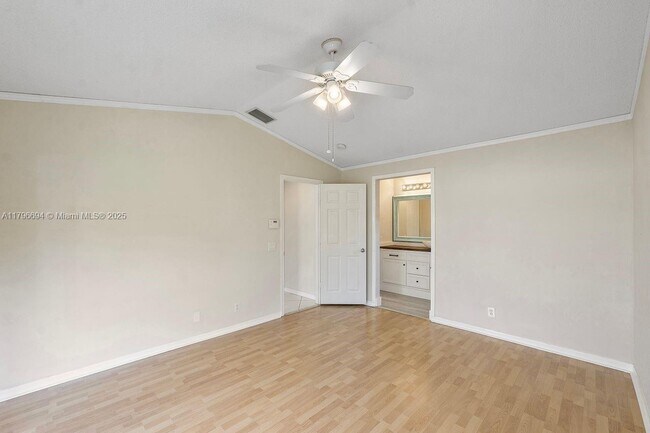 Building Photo - 4013 Pine Ridge Ln