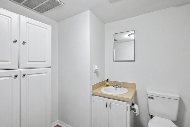 Building Photo - 104 Tweed Ct