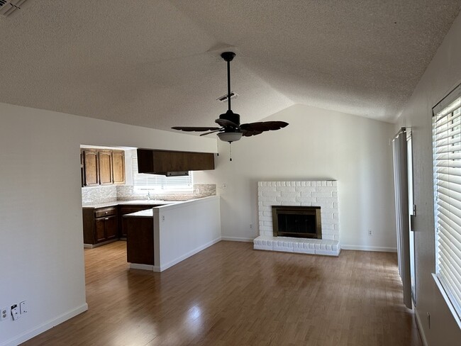 Building Photo - Modesto 4 Bedroom 2 Bath home 2 Car Garage...