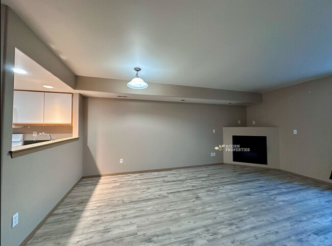 Building Photo - 915 SW Kimball Dr