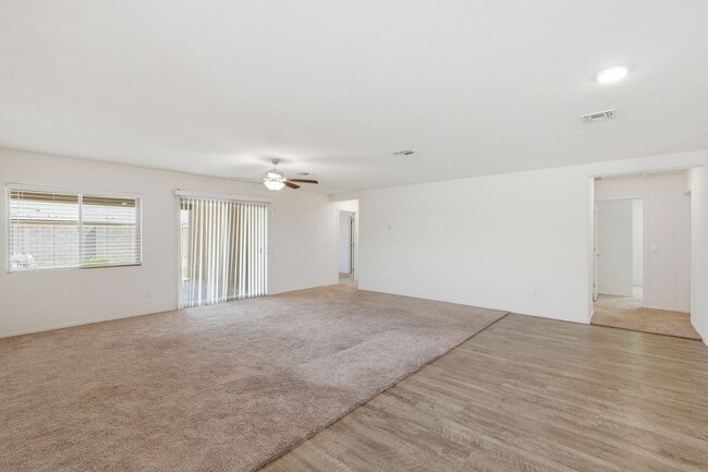 Building Photo - 4bedroom 2 bath single family home!