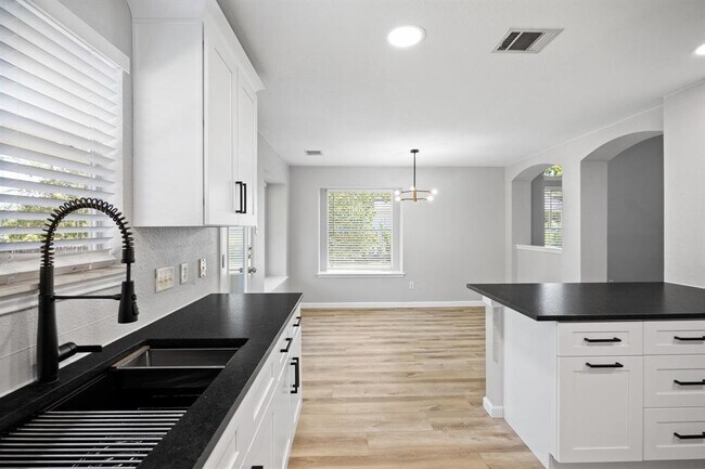 Building Photo - 1413 Catalina Dr