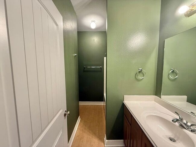 Building Photo - 4 Bedroom 3.5 Bath Duplex in East Tyler!