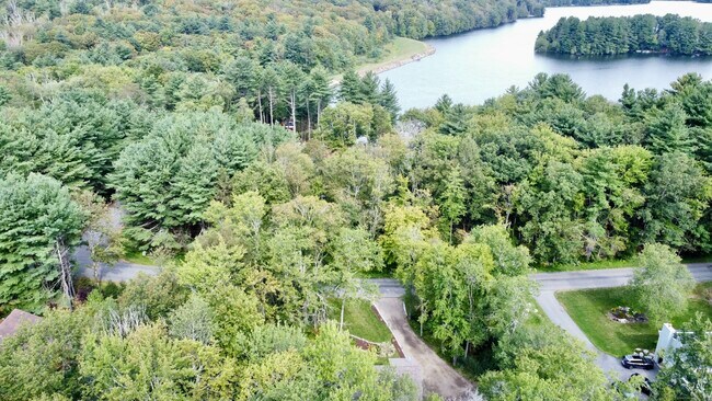 Building Photo - 421 E Hyerdale Dr