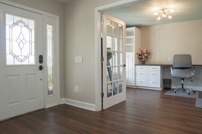 Building Photo - 33721 Spring Dr