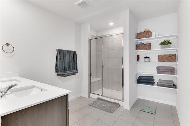 Building Photo - 707 Range Dr