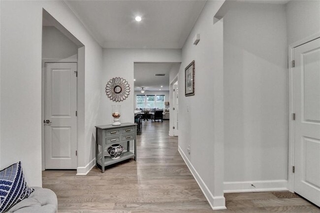 Building Photo - 811 Pineberry Ct