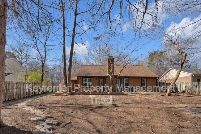 Building Photo - 5110 N Oaks Dr