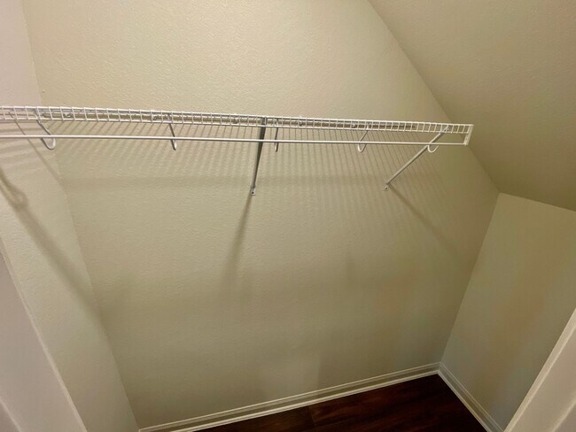 Building Photo - Experience Luxury Living: 4 Beds, 2.5 Bath...