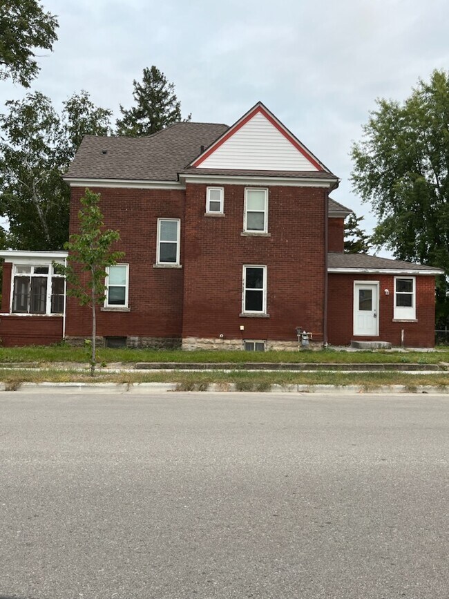 Primary Photo - 579 W Howard St