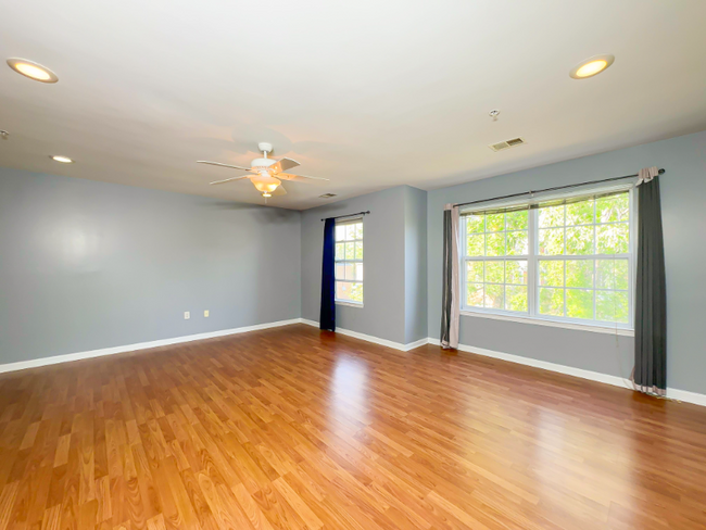 Building Photo - 1632 Briarview Ct