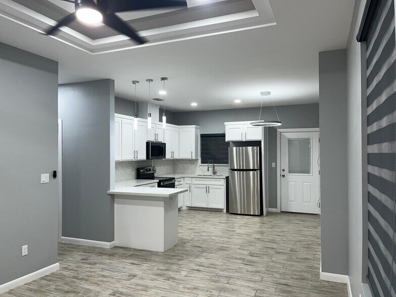 Building Photo - 1608 Angelina Dr
