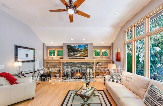 Building Photo - 5571 178th Ave SE