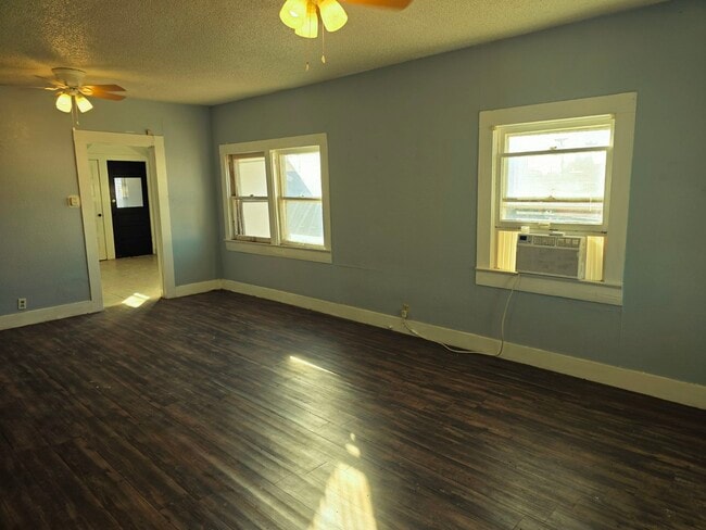 Building Photo - 312 S Avenue B
