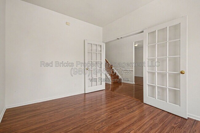 Building Photo - 7864 Whispering Wood Dr
