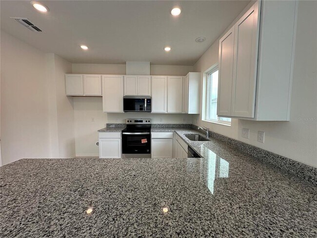 Building Photo - 37411 Roanoke River Wy