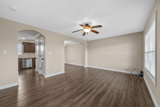Building Photo - Spacious 4-Bedroom Home with Modern Upgrad...