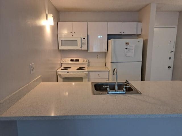 Building Photo - 2701 Riverside Dr