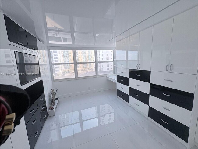 Building Photo - 2201 S Ocean Dr