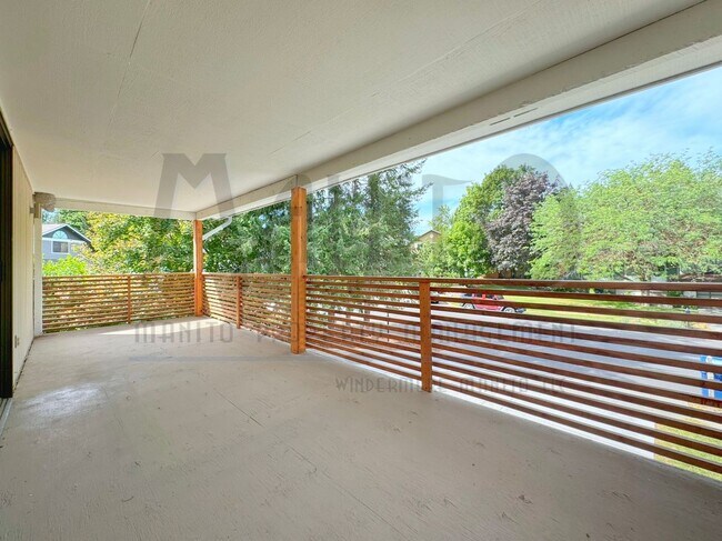 Building Photo - *COMING SOON* Entertainer's Delight - Spra...
