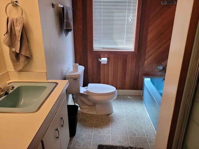 Building Photo - Lewis & Clark Graduate/Law Students ONLY