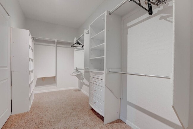 Building Photo - 2589 Chateau Clermont St