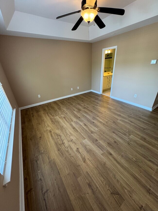 Building Photo - 119 Pine Walk Dr