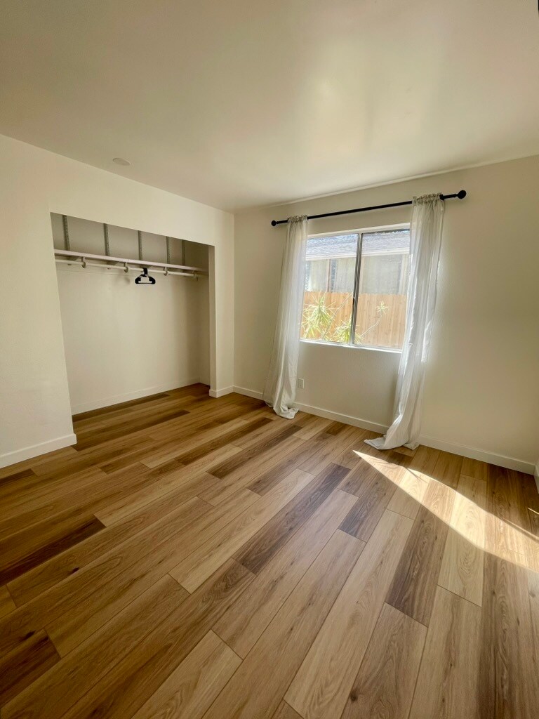 Building Photo - 658 W 23rd St