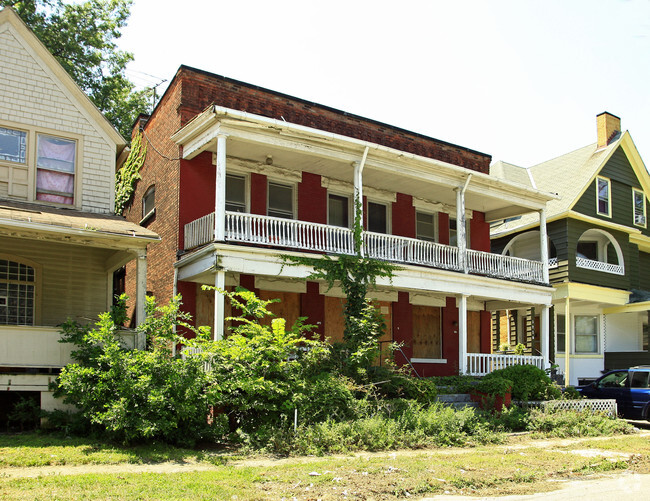 Primary Photo - 1730-1734 Lakefront Ave